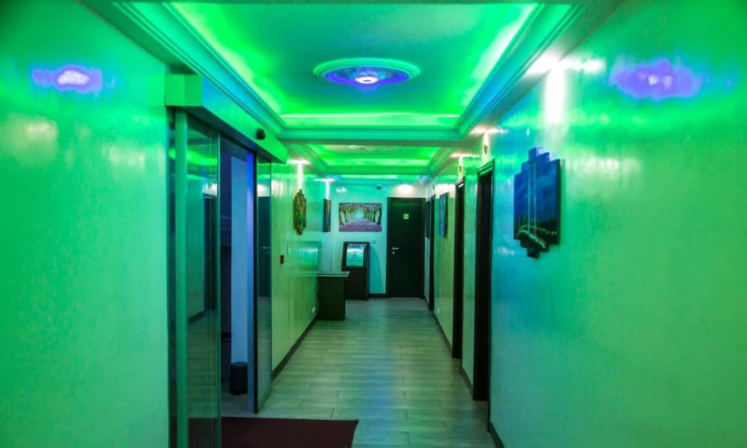 Hotel Univers 3 Aeroport Luxe Найамей Екстериор снимка