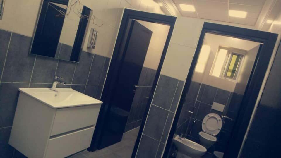 Hotel Univers 3 Aeroport Luxe Найамей Екстериор снимка