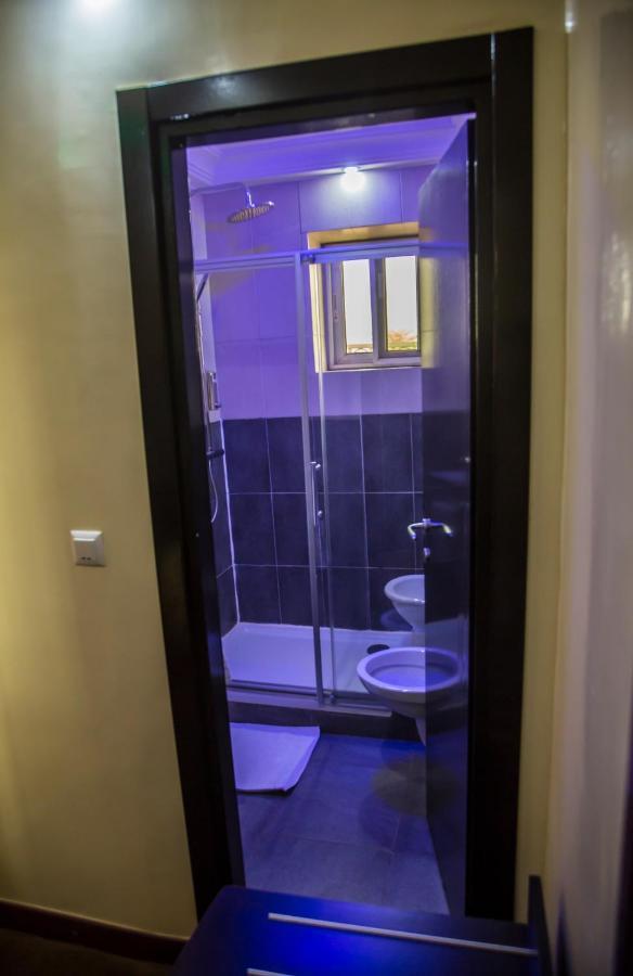 Hotel Univers 3 Aeroport Luxe Найамей Екстериор снимка